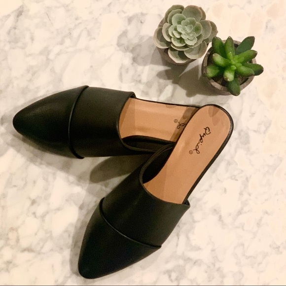 Qupid Shoes - TRENDING! 🎉Black Vegan Leather Mule Flats